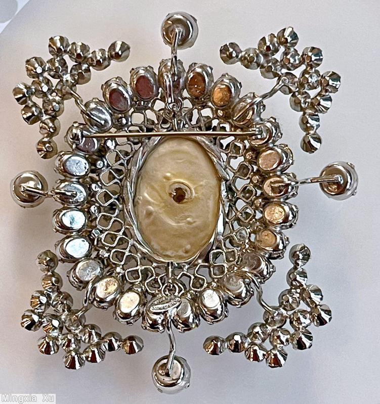 Schreiner large oval shaped domed radial pin large oval faceted crystal center 23 surrounding small chaton 26 small oval stone 4 single chaton branch 4 wide arrow head branch large oval baroque pearl center surrounding small crystal chaton faux pearl small oval facete topaz jewelry