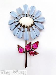 Schreiner long stem daisy flower pin 14 petal stone oval center 4 teardrop leaf fuschia teardrop milkwhite oval cab center creamy blue jewelry