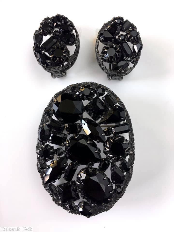 Schreiner oval shadow box pin 3 large stone jet jewelry