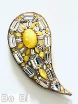 Schreiner paisley shadow box pin 1 large oval cab center 16 surrounding small stone 8 surrounding small oval stone 8 surrounding small baguette 11 baguette large oval amber cab cyrstal baguette amber navette amber small chaton goldtone jewelry