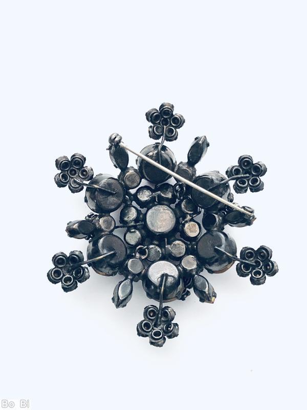 Schreiner radial domed hexagon pin 6 clustered flower 6 large chaton chaton center ruby gunmetal back jewelry