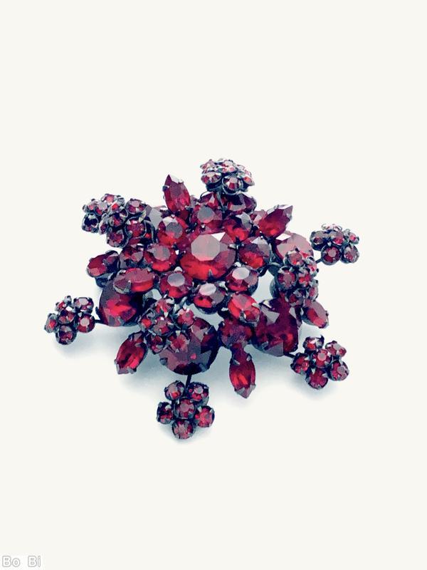 Schreiner radial domed hexagon pin 6 clustered flower 6 large chaton chaton center ruby gunmetal back jewelry