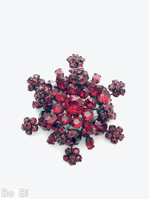 Schreiner radial domed hexagon pin 6 clustered flower 6 large chaton chaton center ruby gunmetal back jewelry