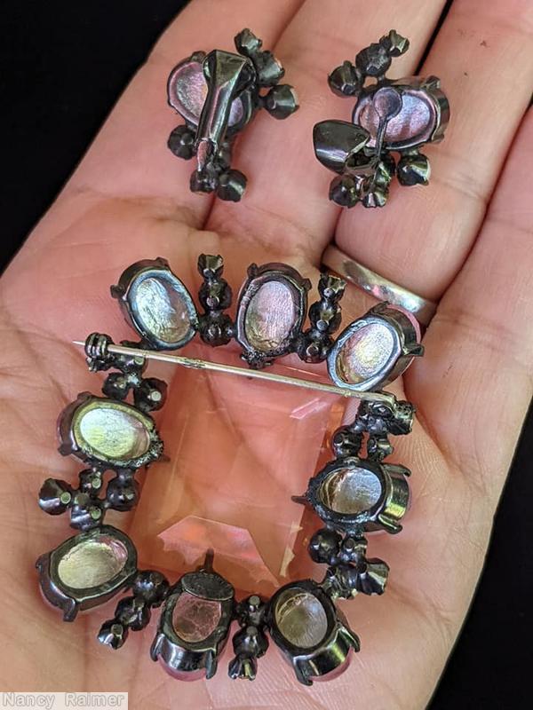 Schreiner radial rectangle pin 1 large rectangle faceted crystal center 8 oral cab 8 small surrounding small chaton large peach open back clear rectangle faceted center pink art glass cab peridot chaton faux pearl fuschia small chaton jewelry