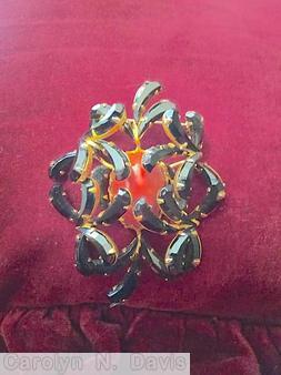 Schreiner random arranged top 2 level pin large oval center bottom jet comma stone coral large oval cab goldtone jewelry