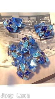 Schreiner swirled 4 sided pin 4 large faceted rectangle stone 4 branch of varied stone teardrop square inverted chaton clear blue faceted rectangle stone clear aqua teardrop lapis square stone mottled blue chaton pale blue crystal silvertone jewelry