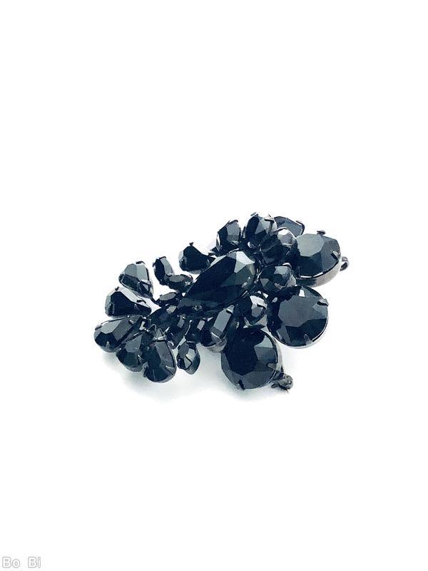 Schreiner top down 5 teardrop down pin large teardrop center 5 large faceted round stone 5 surrounding oval cab navette jet jewelry