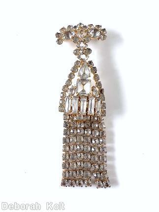 Schreiner top down long fringe pin top bar shape 2 large oval stone 12 surrounding small chaton middle triangle shape large teardrop large emerald cut center 5 baguette small chaton border 6 fringe of 9 chaton crystal goldtone jewelry