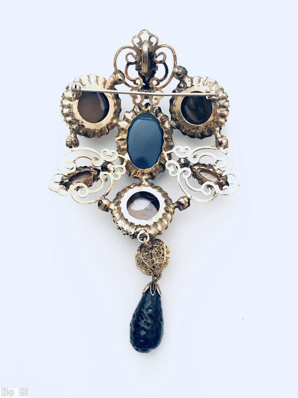 Schreiner triangle top down 1 dangle pin 3 large chaton large oval center filigree malachite round cab navy blue large oval cab center malachite navette ivy moonglow small chaton large navy mottled teardrop goldtone jewelry