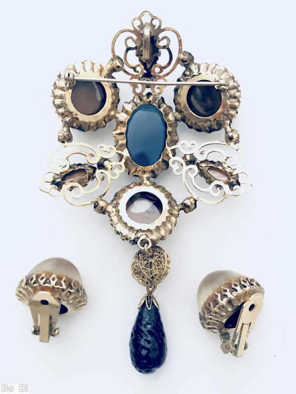 Schreiner triangle top down 1 dangle pin 3 large chaton large oval center filigree malachite round cab navy blue large oval cab center malachite navette ivy moonglow small chaton large navy mottled teardrop goldtone jewelry