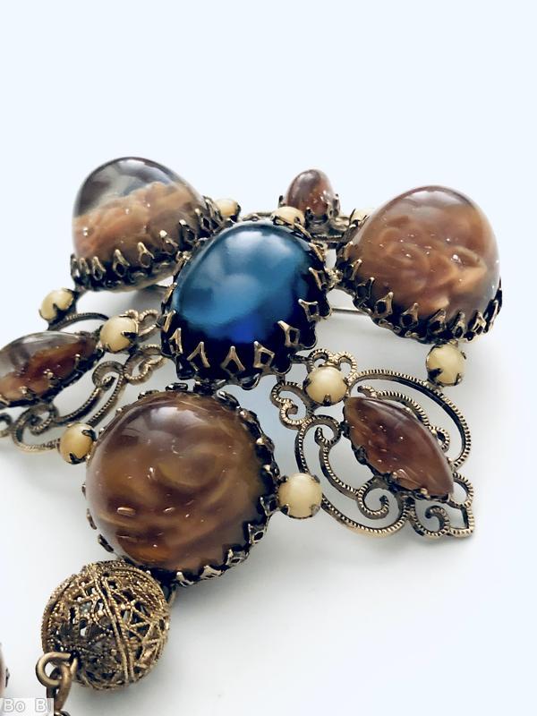 Schreiner triangle top down 1 dangle pin 3 large chaton large oval center filigree malachite round cab navy blue large oval cab center malachite navette ivy moonglow small chaton large navy mottled teardrop goldtone jewelry