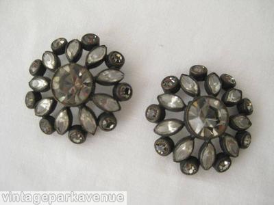 Schreiner radial domed 2 rounds round button large chaton center 9 navette surrounding 9 small chaton crystal jewelry