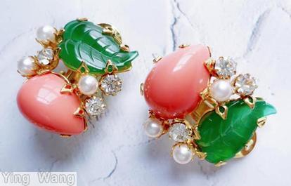 Schreiner 1 carved leaf 1 large teardrop small chaton coral teardrop cab green carved leaf faux pearl crystal small chaton goldtone jewelry