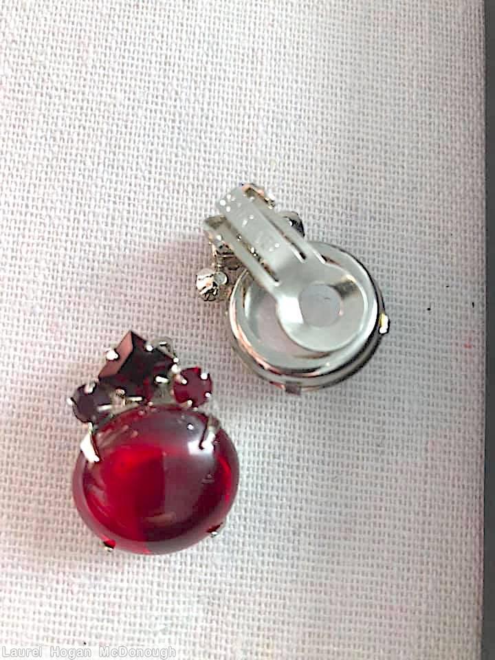 Schreiner 1 large round cab 1 square stone 2 small chaton ruby silvertone jewelry