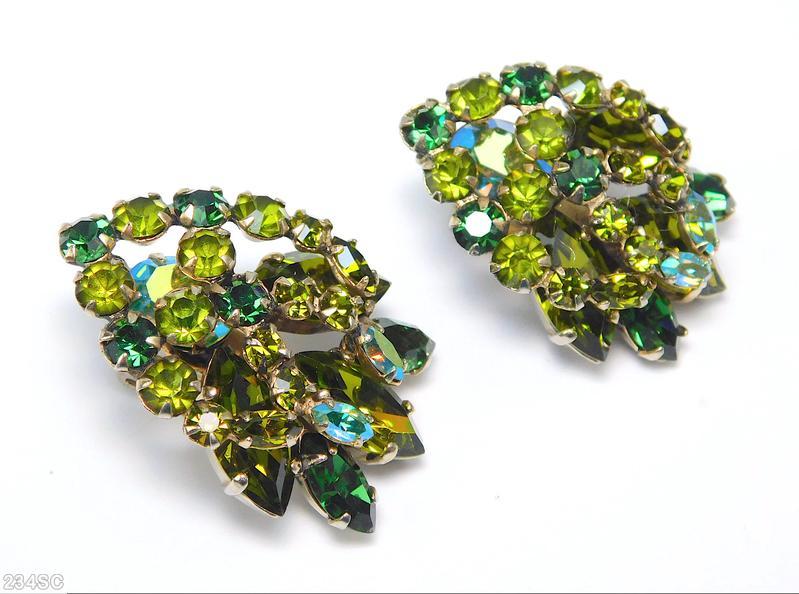 Schreiner 2 level leaf shape earring top level arch of 11 stone bottome level 3 large navette 2 navette olivine emerald goldtone jewelry