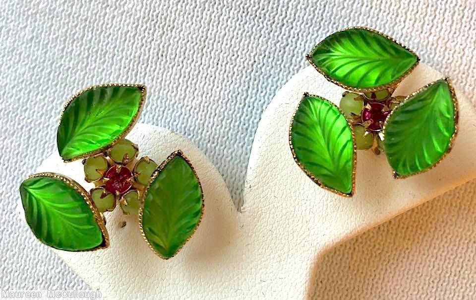 Schreiner 3 engraved leaf 1 clustered flower green engraved leaf fuschia chaton apple green chaton goldtone jewelry