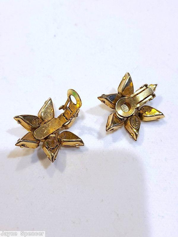 Schreiner 6 teardrop radial earring facetd square stone center jonquil facetd teardrop bicolor clear champagne crystal facetd square stone goldtone jewelry