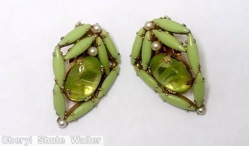 Schreiner domed large oval cab surrounded by 8 slim navette 3 faux pearl opaque celery navette faux pearl marbled large oval cab goldtone jewelry