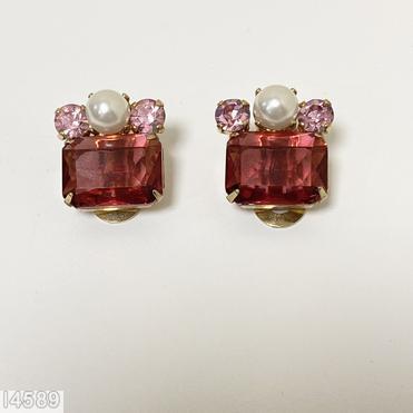 Schreiner top down structure large rectangle emerald cut on top bottom 3 stones 1 faux pearl 2 small chaton ice pink small chaton raspberry large emerald cut goldtone jewelry