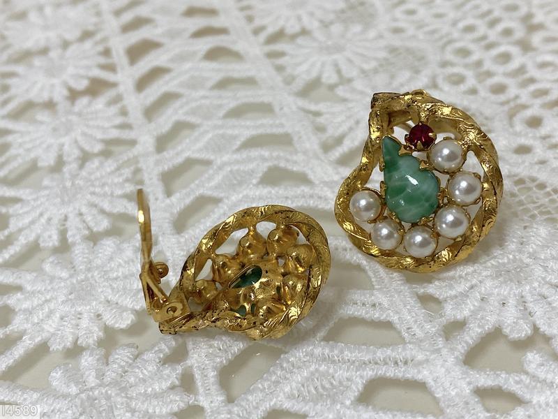 Schreiner twisted metal wire frame 1 teardrop center 5 surrounding pearl marbled green teardrop fuschia small chaton goldtone jewelry