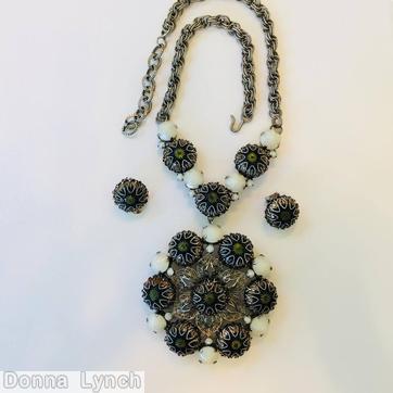 Schreiner single slim metal mesh chain 7 large round art glass radial round pendant filigree 6 chaton black green molded close back art glass moonglow white chaton silvertone jewelry