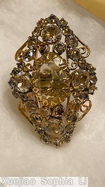 Schreiner diamond shaped filigree ring large oval cab center 4 large chaton clear champagne large faceted oval stone crystal faceted chaton goldtone jewelry