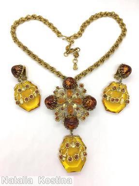 Schreiner 2 level radial square pendant 1 large octagon faceted dangling stone 4 large round cab 4 teardrop 4 small teardrop metal deco dragon breath large round cab carnelian teardrop champagne small teardrop large elongated octagon topaz goldtone jewelry