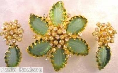 Schreiner 6 engraved leaf radial pin clustered ball center frosted pale blue leaf crystal goldtone jewelry