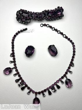 Schreiner single strand 3 dangling large oval stone 12 dangling small teardrop 2 small oval cab chain of small chaton purple large faceted dangling oval stone purple crystal gun metal jewelry